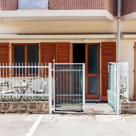 Open The Classic Wooden Shutters At A Cozy City Nest Florencja Zewnętrze zdjęcie