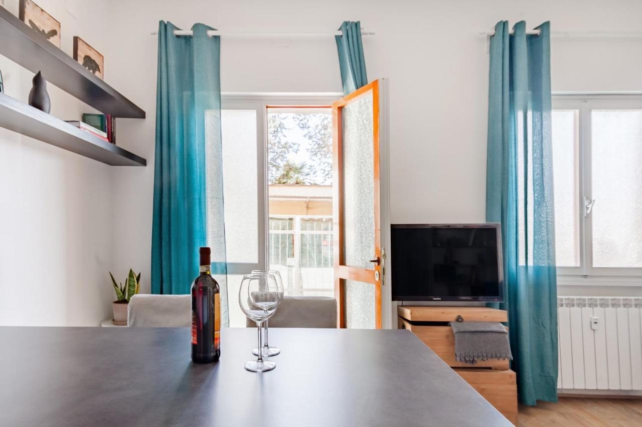 Open The Classic Wooden Shutters At A Cozy City Nest Florencja Zewnętrze zdjęcie
