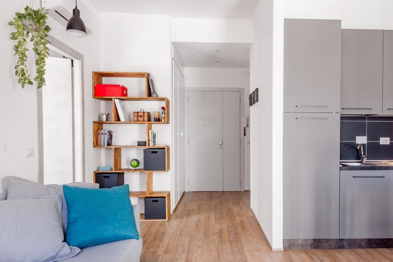 Open The Classic Wooden Shutters At A Cozy City Nest Florencja Zewnętrze zdjęcie