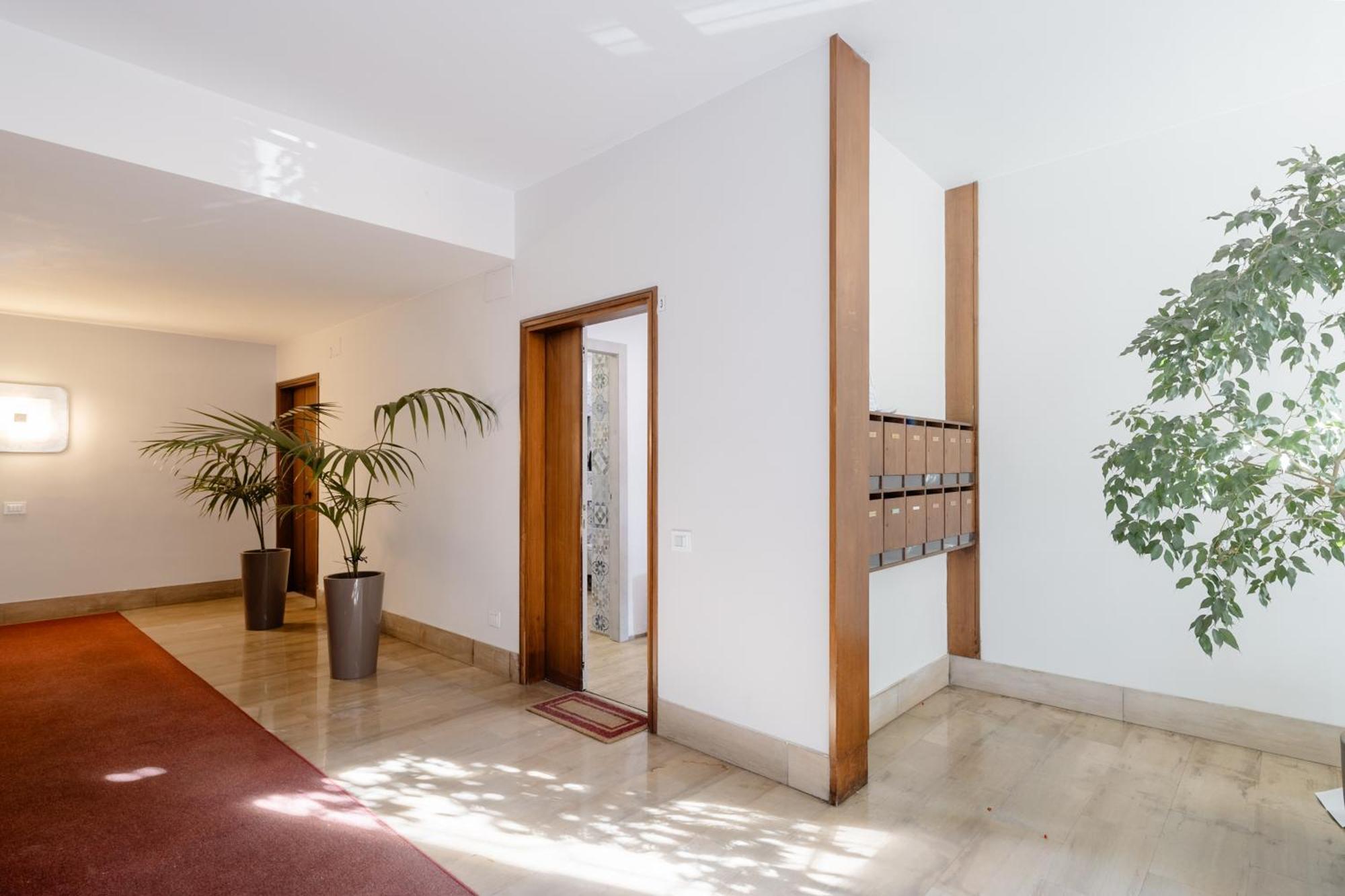 Open The Classic Wooden Shutters At A Cozy City Nest Florencja Zewnętrze zdjęcie