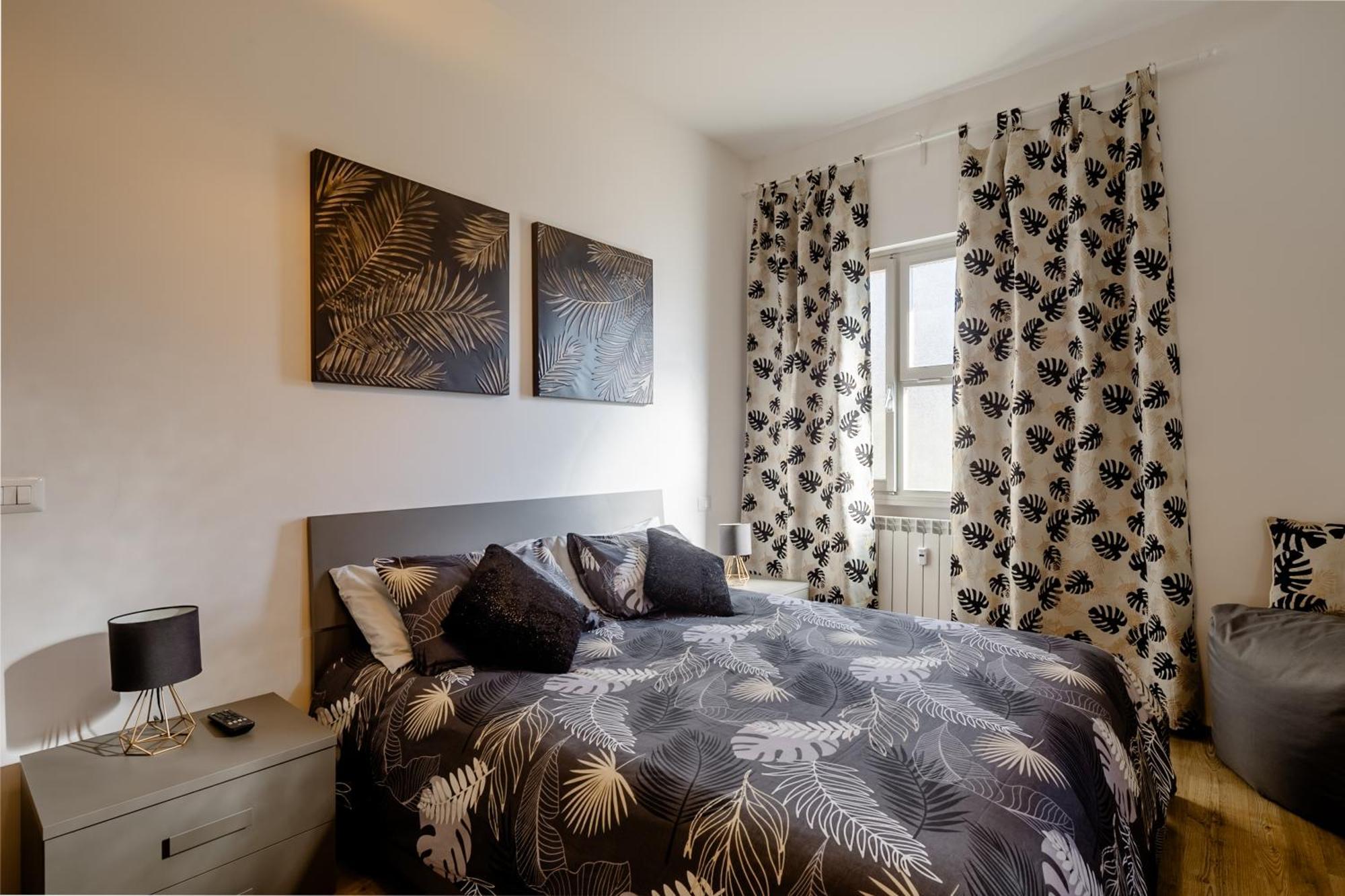 Open The Classic Wooden Shutters At A Cozy City Nest Florencja Zewnętrze zdjęcie