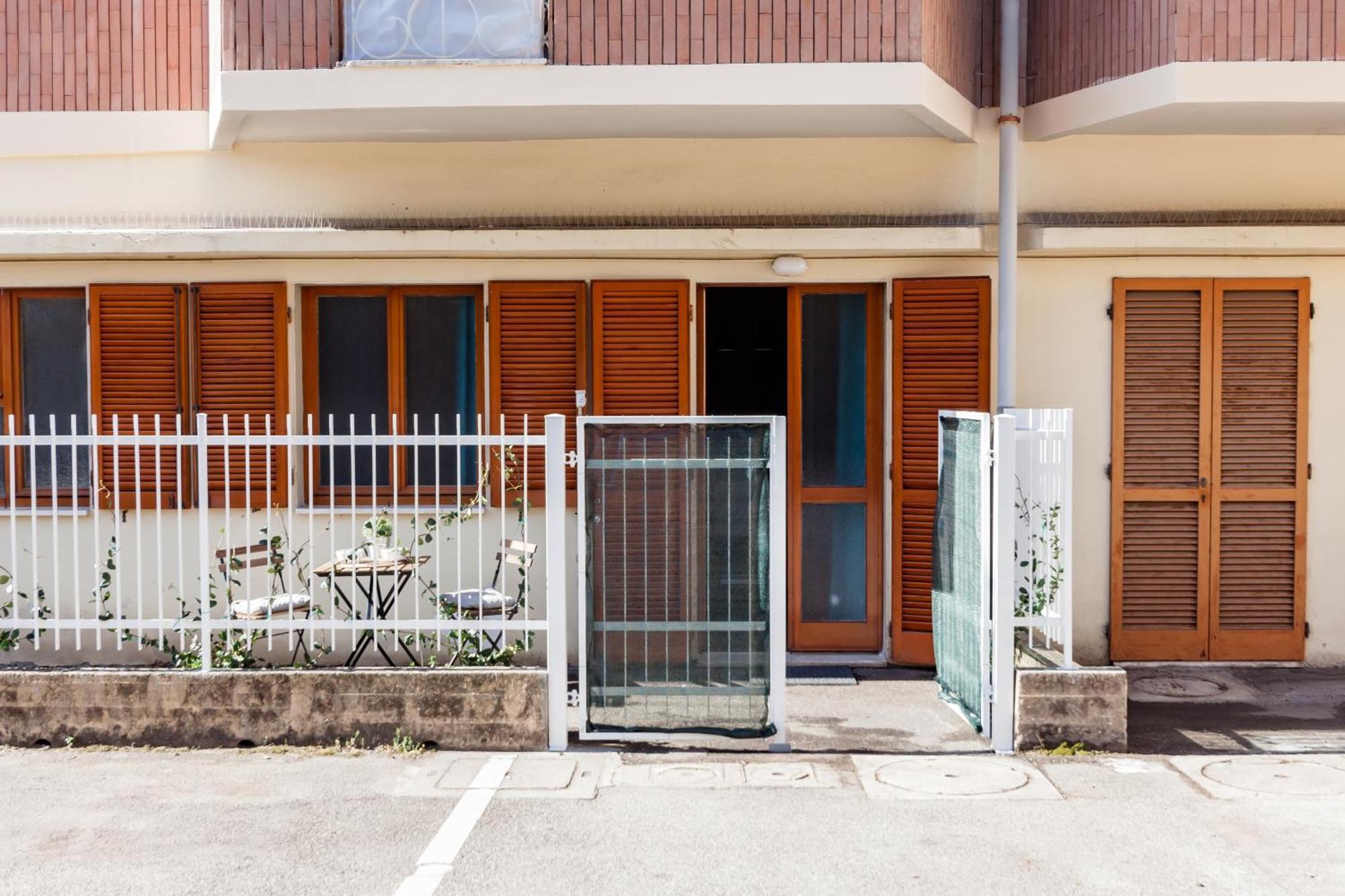 Open The Classic Wooden Shutters At A Cozy City Nest Florencja Zewnętrze zdjęcie